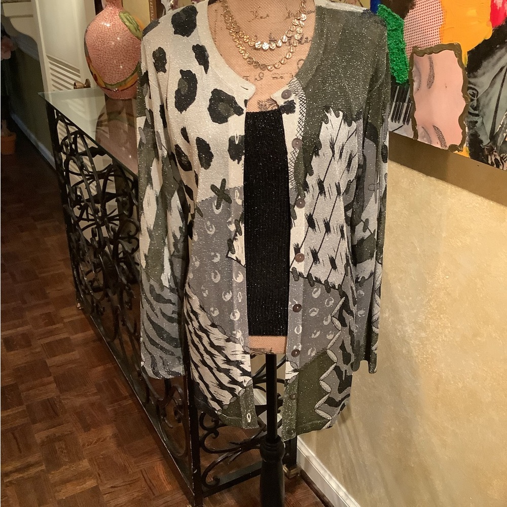 2pc cardigan set with silver and gray print.